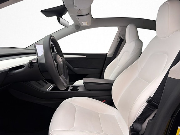 Tesla Model Y 12 of 30