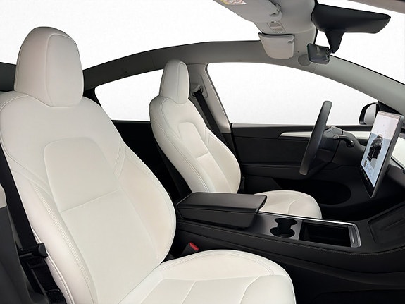 Tesla Model Y 28 of 30