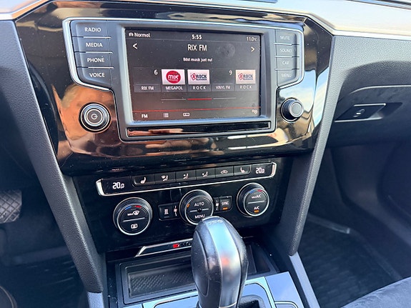 Volkswagen Passat 9 of 20