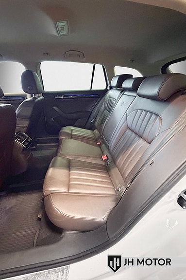 Skoda Superb 14 of 22