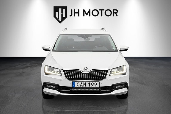 Skoda Superb 9 of 22