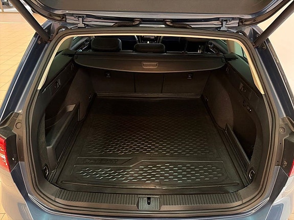 Volkswagen Passat 19 of 23