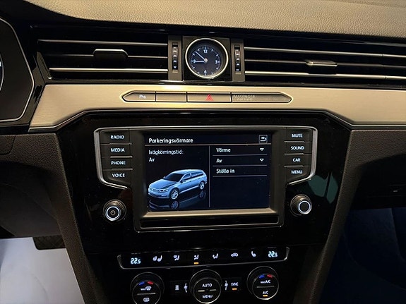 Volkswagen Passat 12 of 23