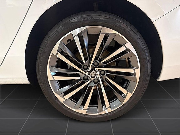 Skoda Superb 8 of 21