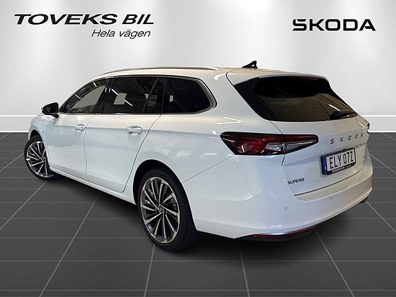 Skoda Superb 5 of 21
