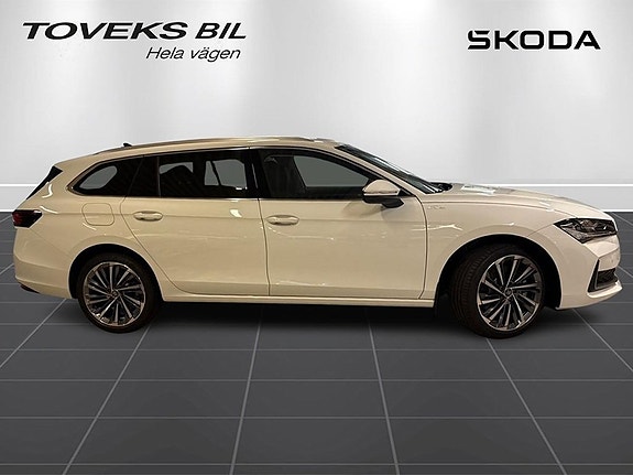 Skoda Superb 2 of 21