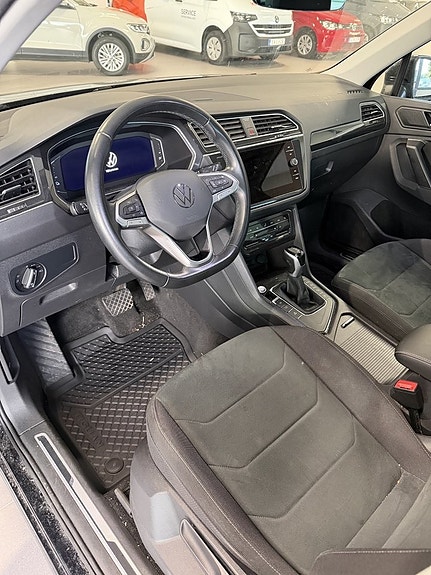 Volkswagen Tiguan 3 of 3