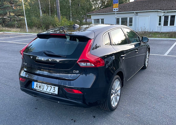 Volvo V40 2 of 6