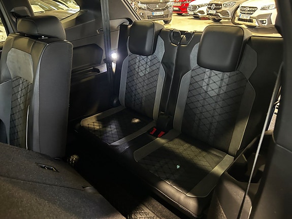 Volkswagen Tiguan Allspace 12 of 19
