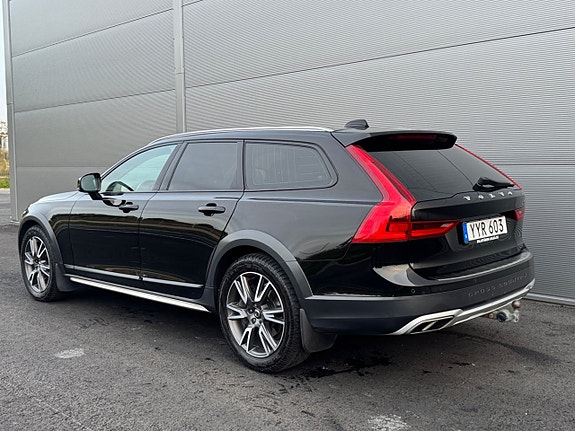 Volvo V90 Cross Country 3 of 11