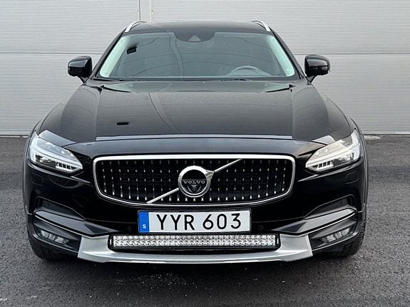 Volvo V90 Cross Country 7 of 11