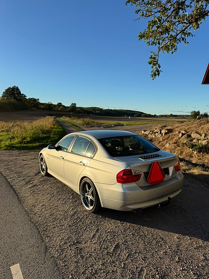 BMW 318d 3 of 4