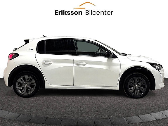 Peugeot e-208 8 of 24