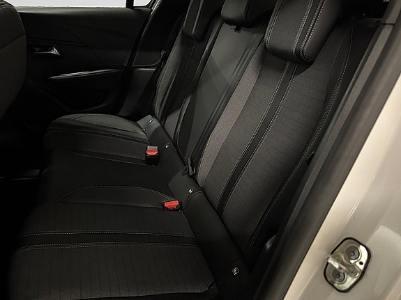Peugeot e-208 19 of 24