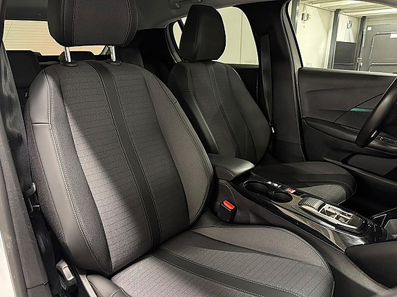 Peugeot e-208 18 of 24