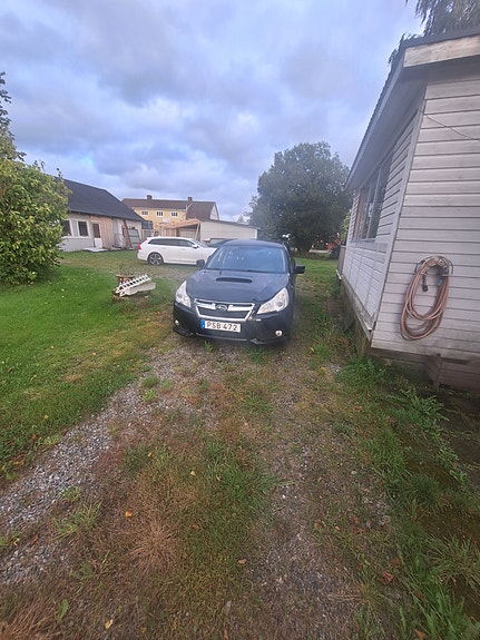 Subaru Legacy 3 of 10