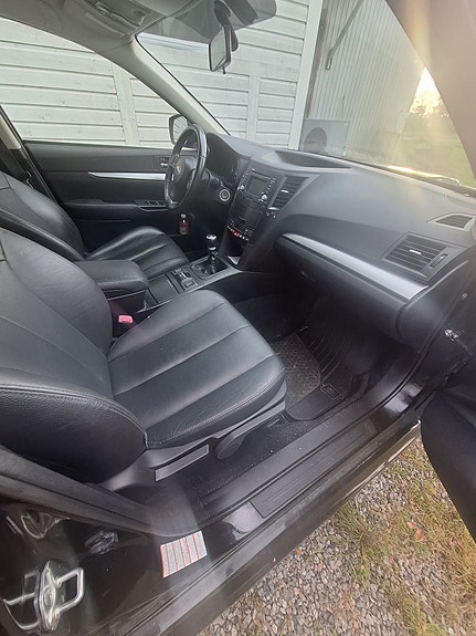 Subaru Legacy 6 of 10