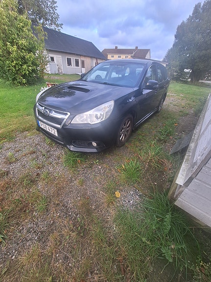Subaru Legacy 2 of 10