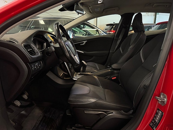 Volvo V40 12 of 26