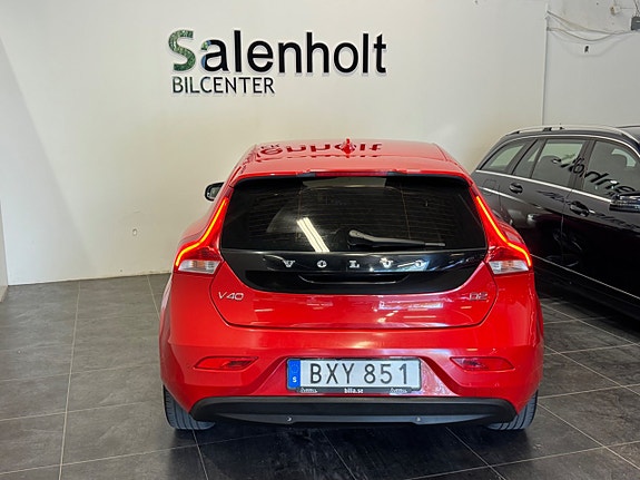 Volvo V40 8 of 26