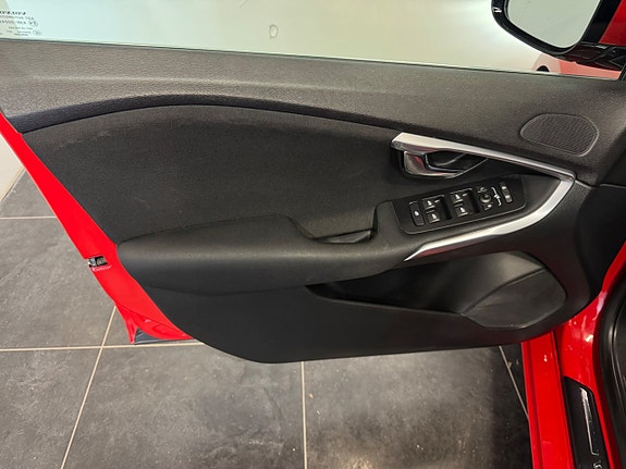 Volvo V40 10 of 26