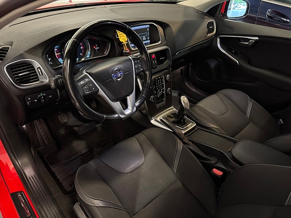 Volvo V40 11 of 26