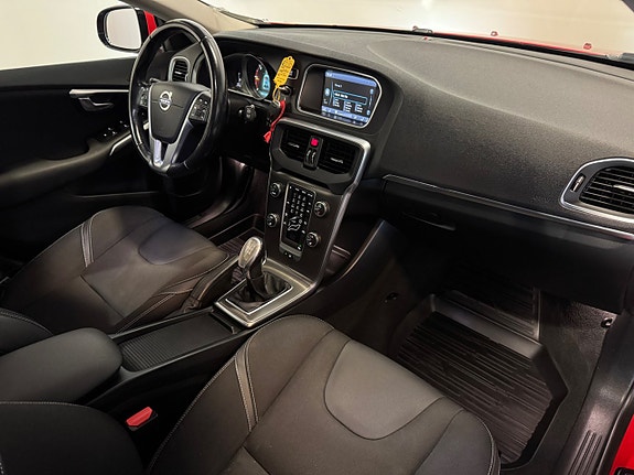 Volvo V40 13 of 26