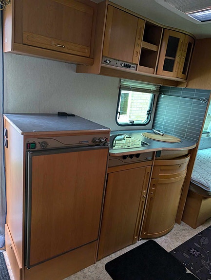 Adria Unica 562 3 of 8