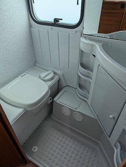 Adria Unica 562 5 of 8