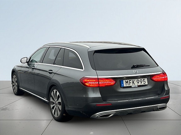 Mercedes-Benz E220 5 of 25