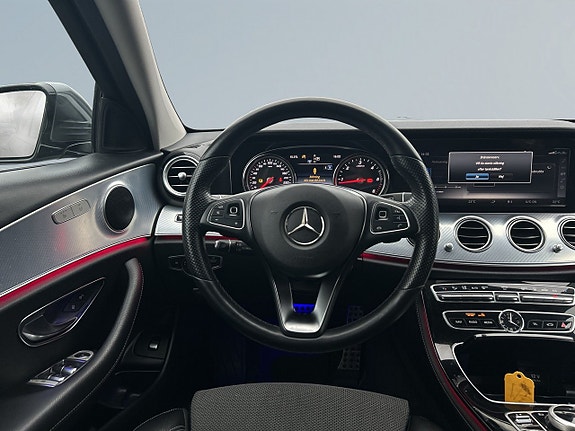 Mercedes-Benz E220 8 of 25