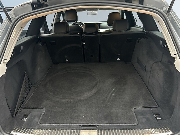 Mercedes-Benz E220 11 of 25
