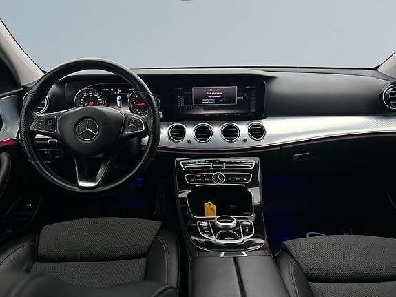 Mercedes-Benz E220 7 of 25