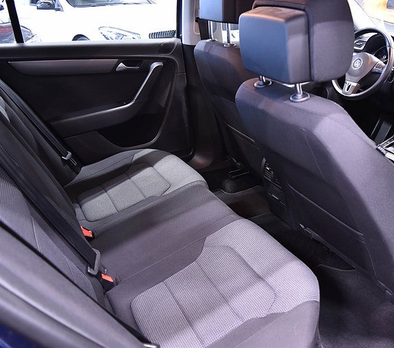 Volkswagen Passat 10 of 10