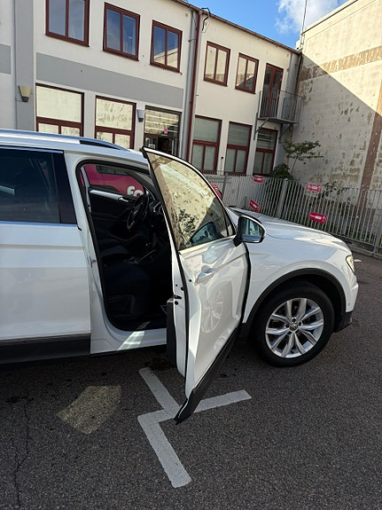 Volkswagen Tiguan 3 of 11