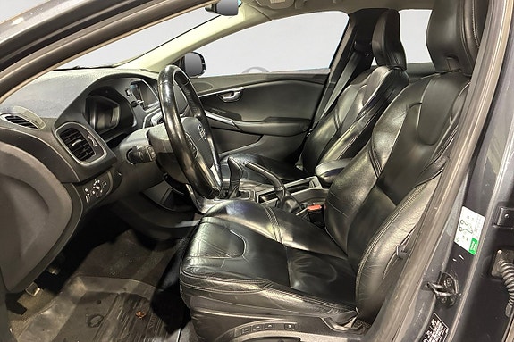 Volvo V40 3 of 17