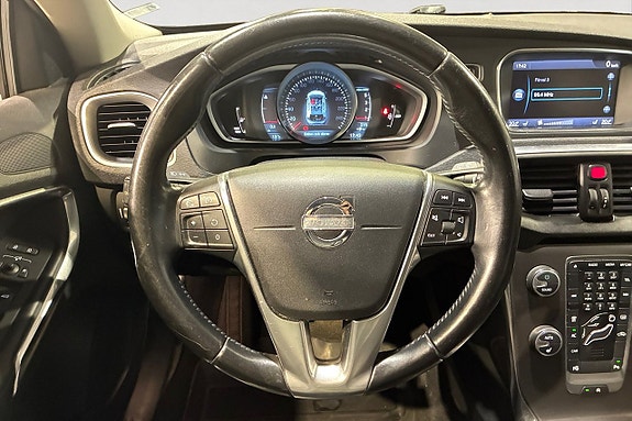 Volvo V40 13 of 17