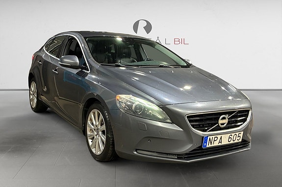 Volvo V40 9 of 17