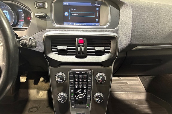 Volvo V40 12 of 17