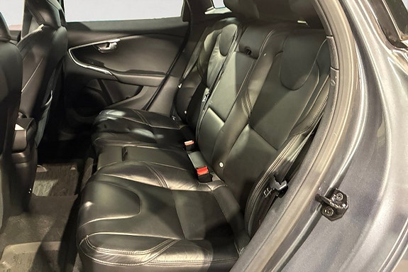 Volvo V40 14 of 17