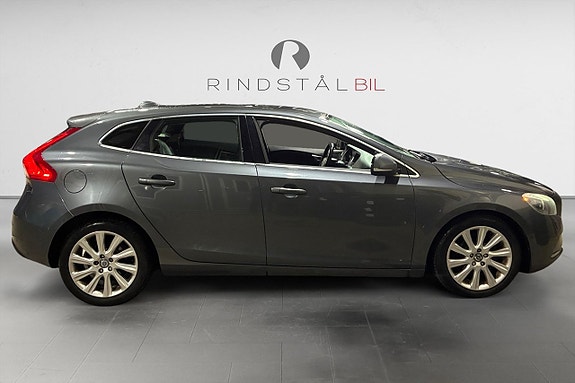 Volvo V40 8 of 17