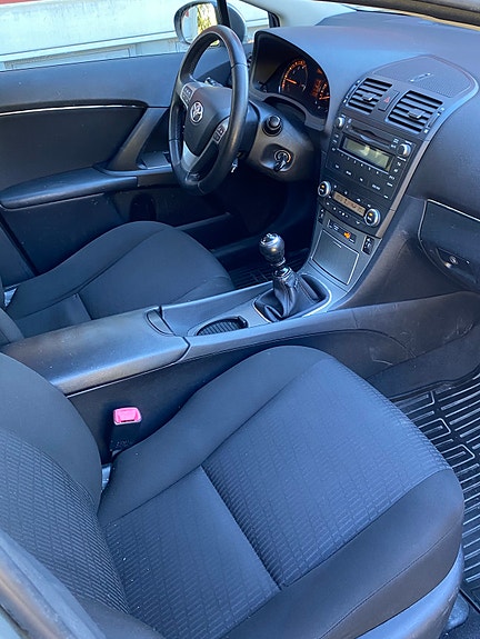 Toyota Avensis 8 of 12