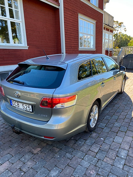 Toyota Avensis 3 of 12