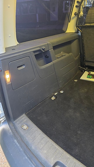 Volkswagen Caddy Maxi 8 of 12