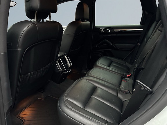 Porsche Cayenne 12 of 25