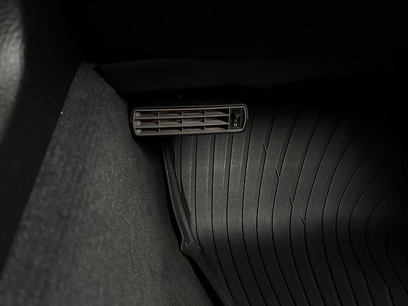 Porsche Cayenne 21 of 25