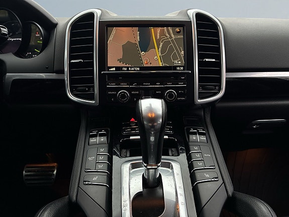 Porsche Cayenne 10 of 25