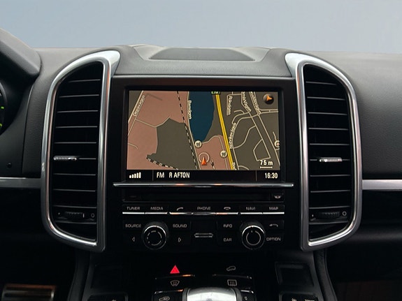 Porsche Cayenne 14 of 25