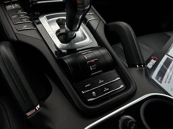 Porsche Cayenne 22 of 25