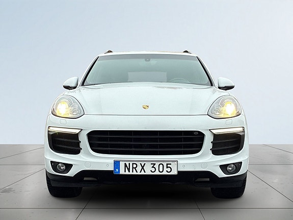 Porsche Cayenne 2 of 25